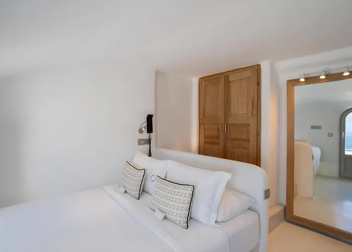 La Perla And (adults Only) Oia (Santorini)